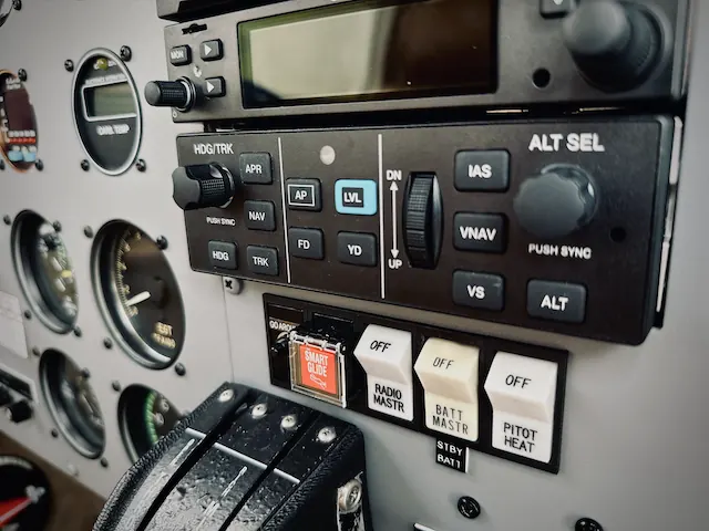 GFC 500 autopilot and Smart Glide controls